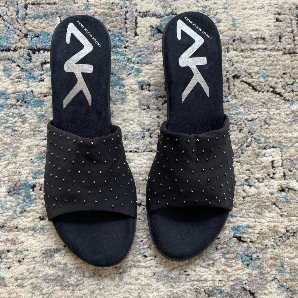 Ann Klein black stretch wedges with detailed beads